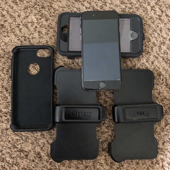 iPhone 6S unlocked with waterproof case - Picture 2 of 6